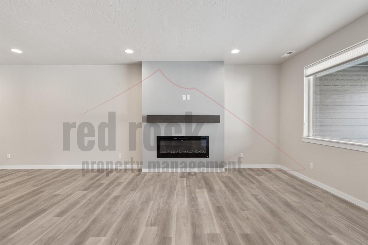 1326 N Tschirley Rd #1 - Photo 4 of 38