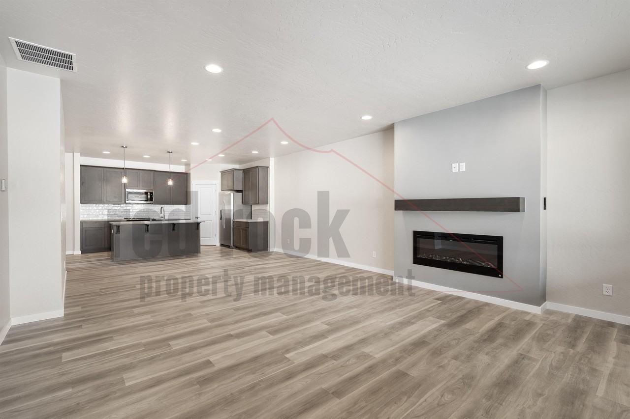 1326 N Tschirley Rd #1 - Photo 2 of 38