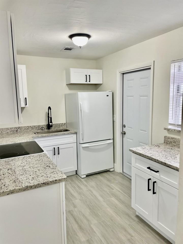 4140 Washington Ave #1 - Photo 3 of 31