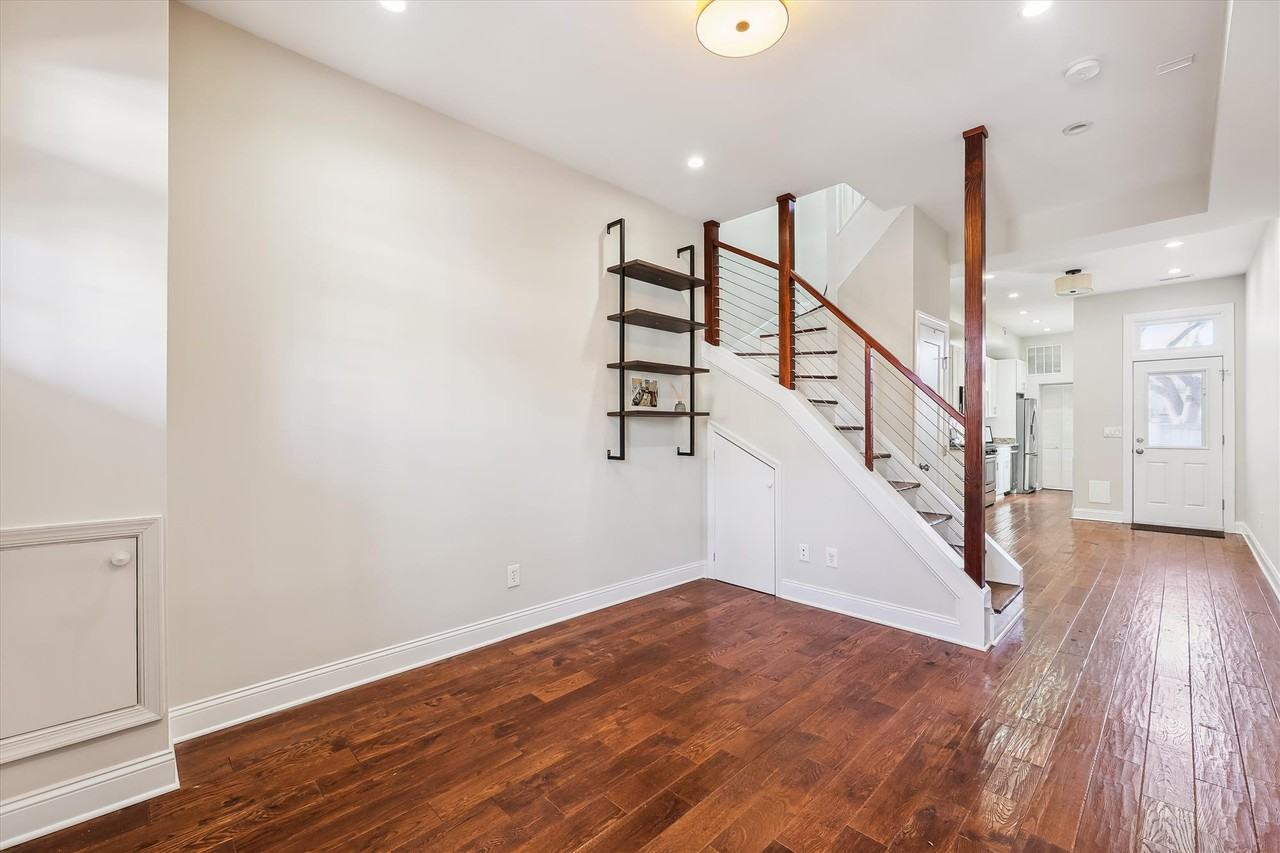 114 16th St Ne #X - Photo 3 of 33