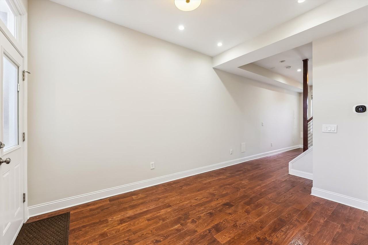 114 16th St Ne #X - Photo 4 of 33