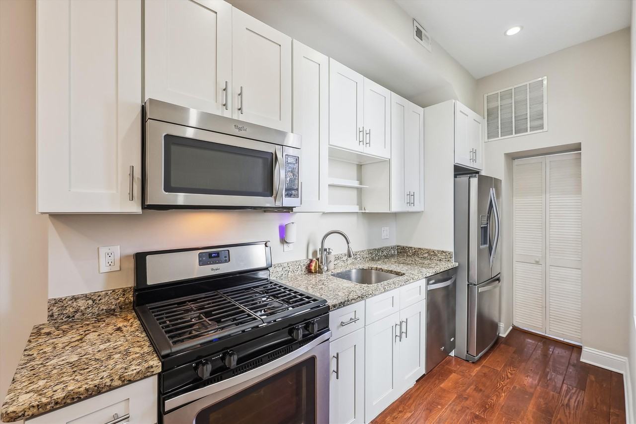 114 16th St Ne #X - Photo 5 of 33