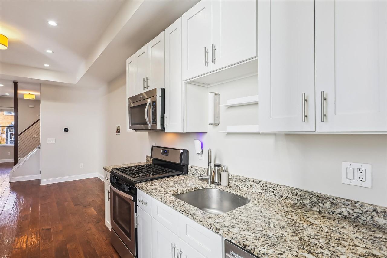 114 16th St Ne #X - Photo 6 of 33