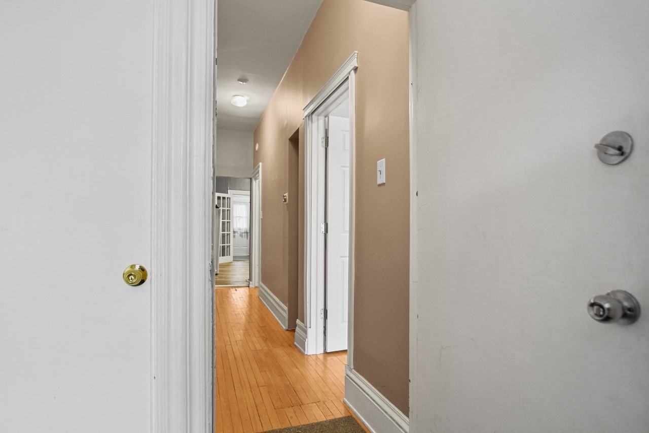 230 Percy Street - Photo 3 of 22