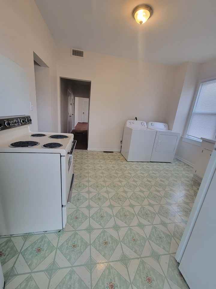 228 Summerlee Avenue #1 - Photo 6 of 25