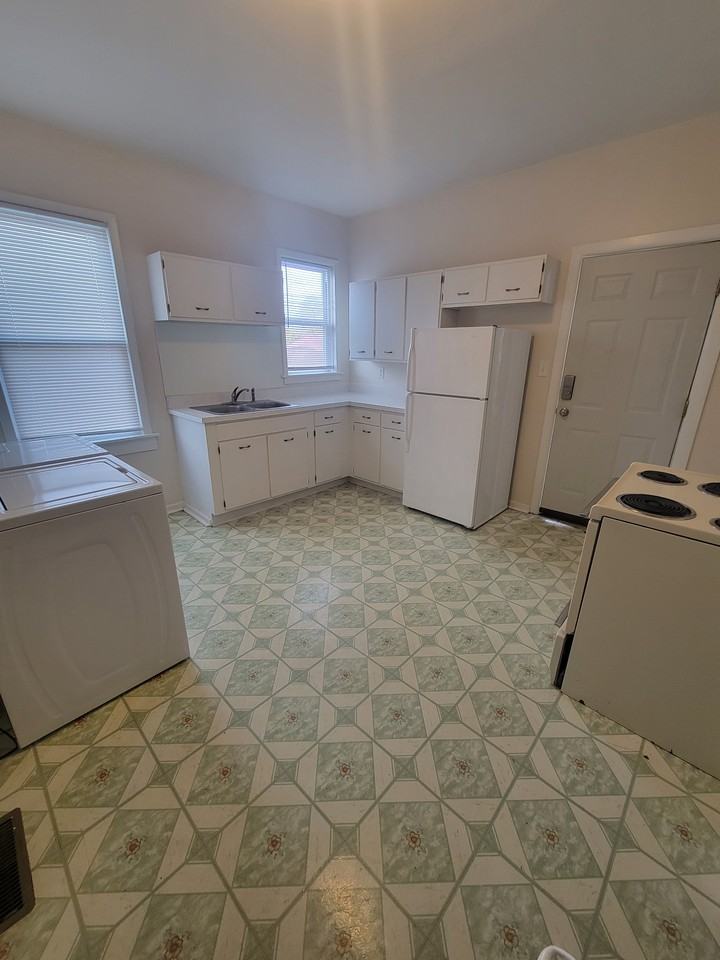 228 Summerlee Avenue #1 - Photo 7 of 25