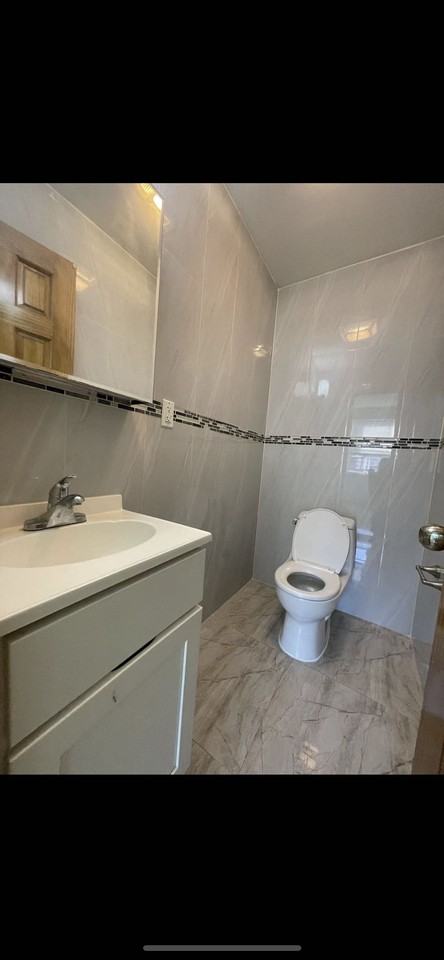 1230 Tabor Court 2F - Photo 3 of 7