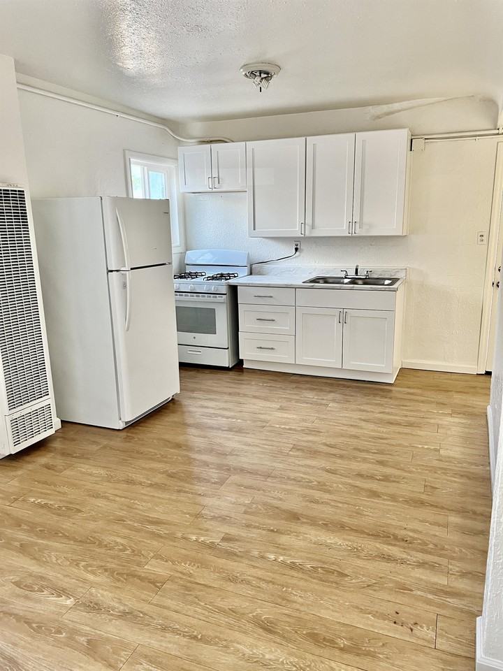 3068 Island Ave - Photo 3 of 9