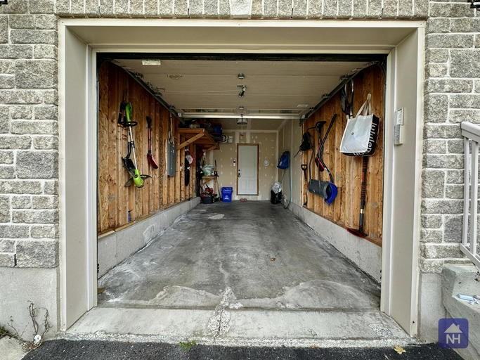 1649 Crimson Cres - Photo 2 of 25