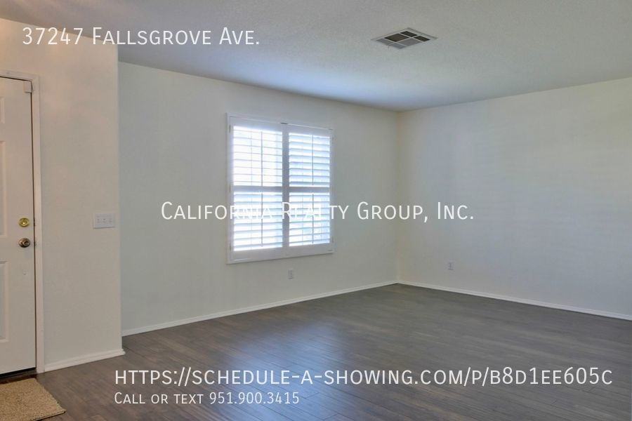 37247 Fallsgrove Ave - Photo 2 of 14