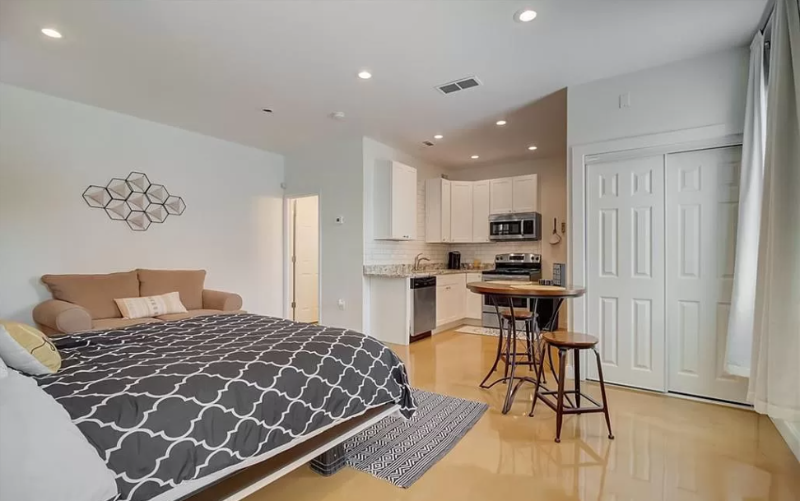 947 North Ormewood Park Drive Southeast #B - Photo 3 of 13