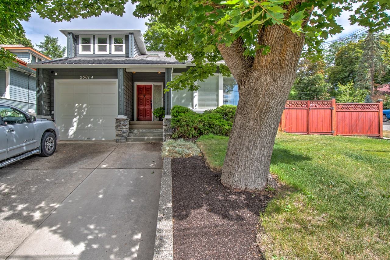 2501 25 St Lowr - Photo 2 of 10