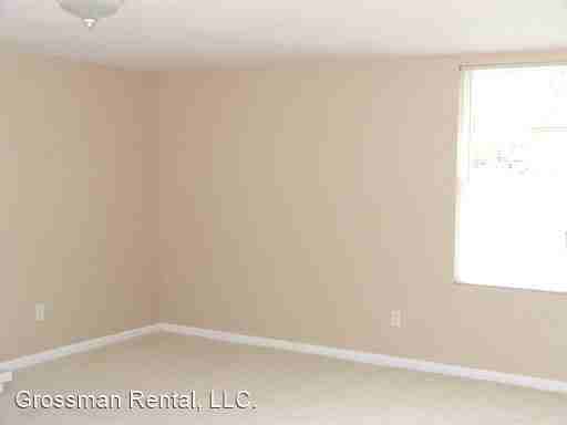 Easy Street - Photo 2 of 6