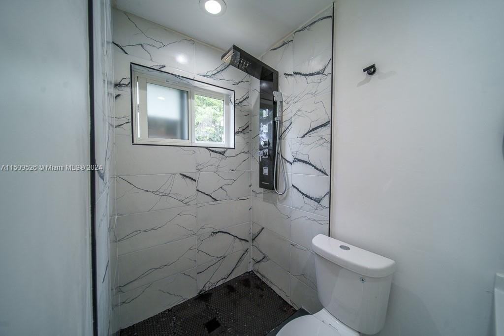 1051 Park Dr - Photo 3 of 8
