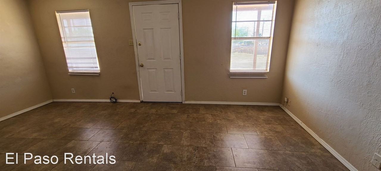 8815 8815 /8817 Lawson St #B - Photo 2 of 16