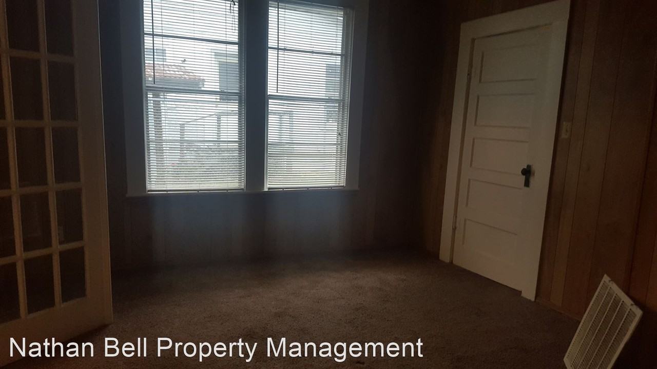 919 12th St Se - Photo 3 of 8