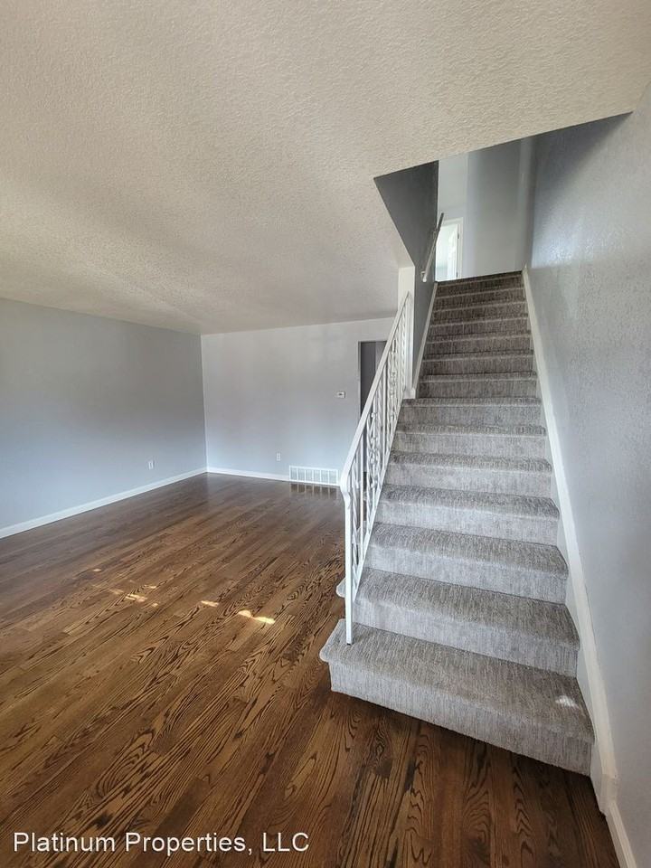 3514 S Hillcrest Dr - Photo 2 of 17