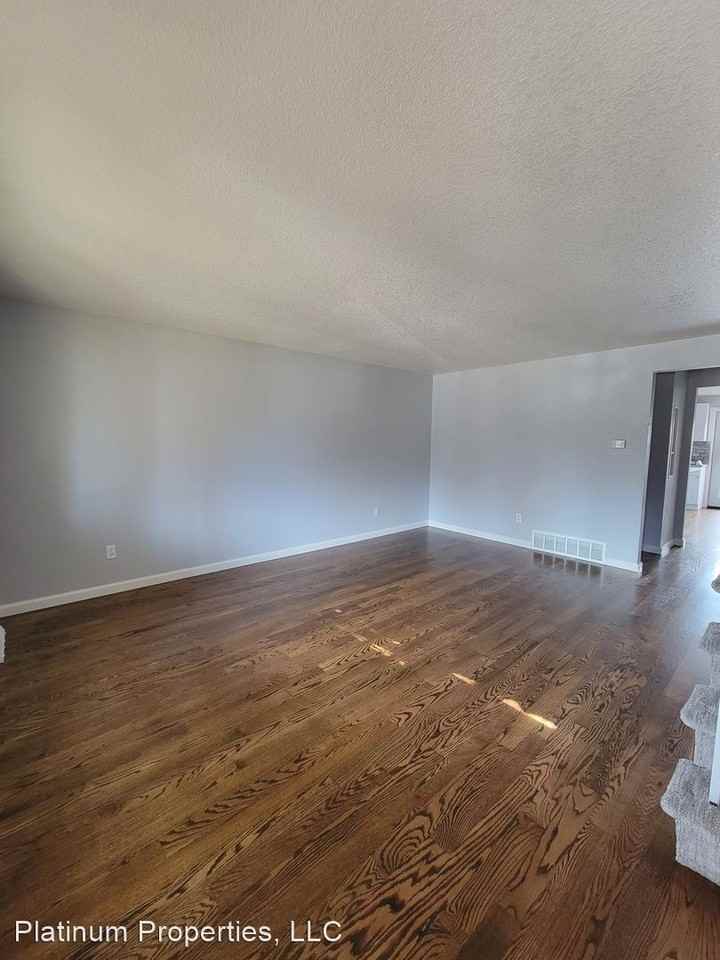 3514 S Hillcrest Dr - Photo 3 of 17