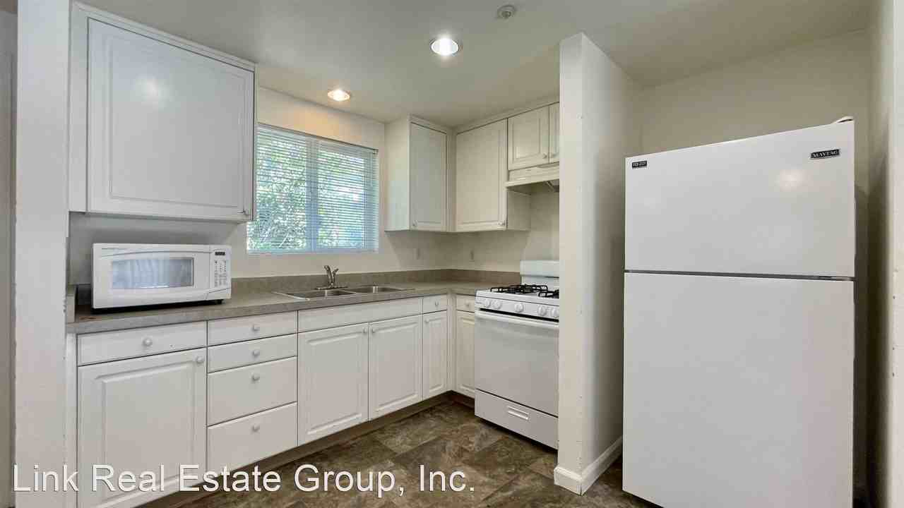 Stafford Townhouses - Photo 2 of 12