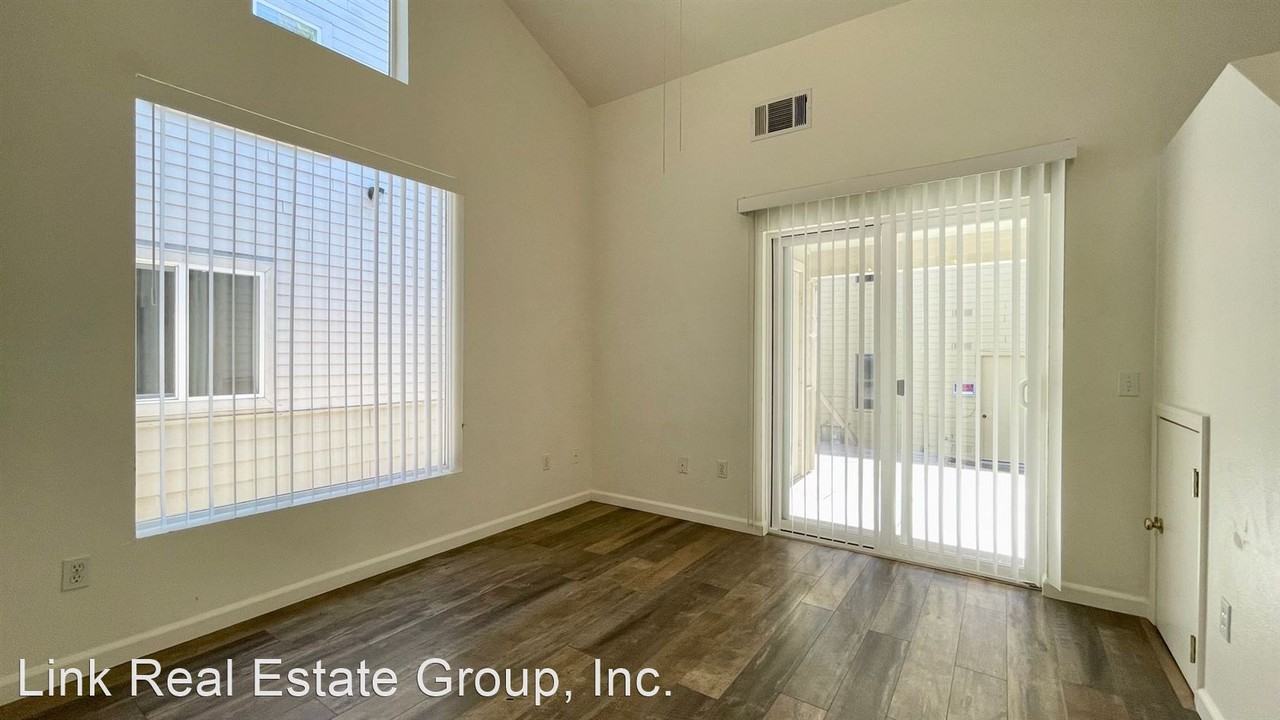 Stafford Townhouses - Photo 3 of 12