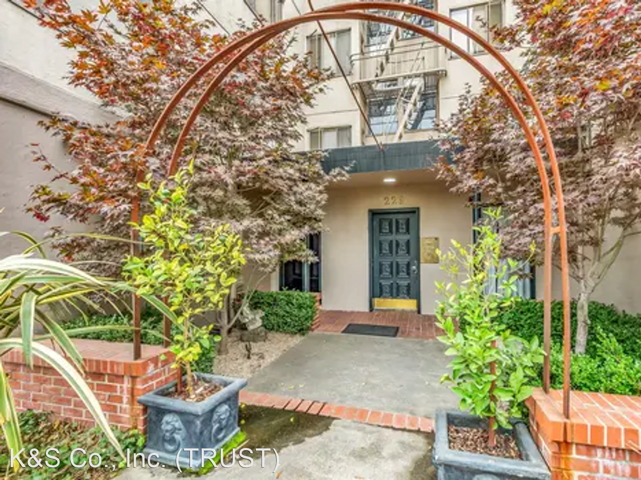 229 MacArthur Boulevard - Photo 2 of 20