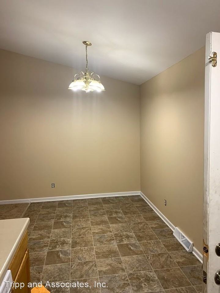 1533 Stonefield Dr - Photo 3 of 10