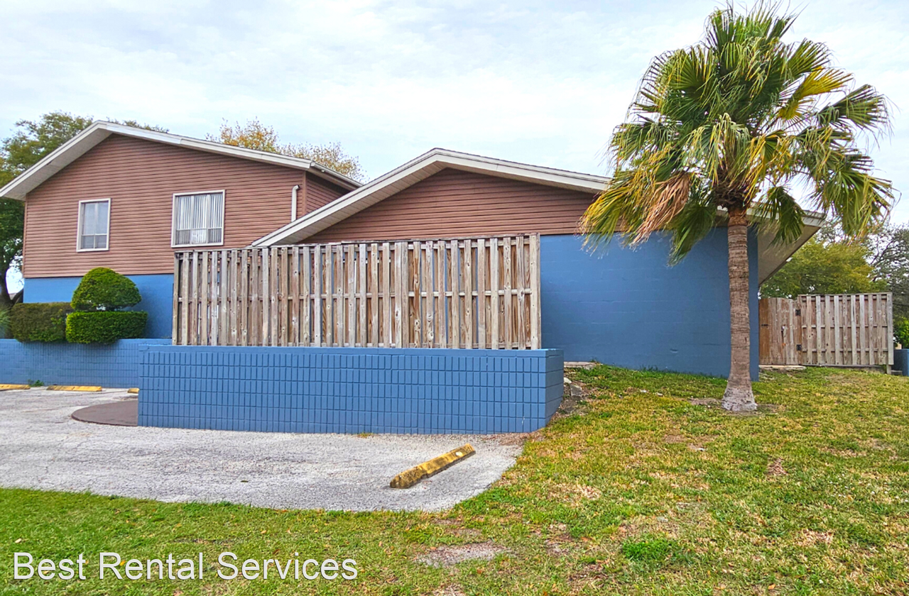 Park Village Apartments in Town N Country Tampa 7601 Paula Dr, Town