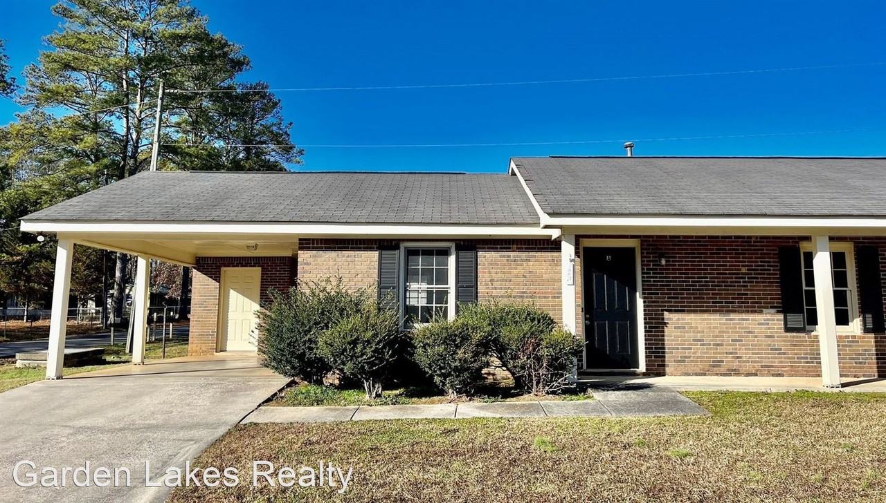 200 Hennon Drive - Photo 2 of 8