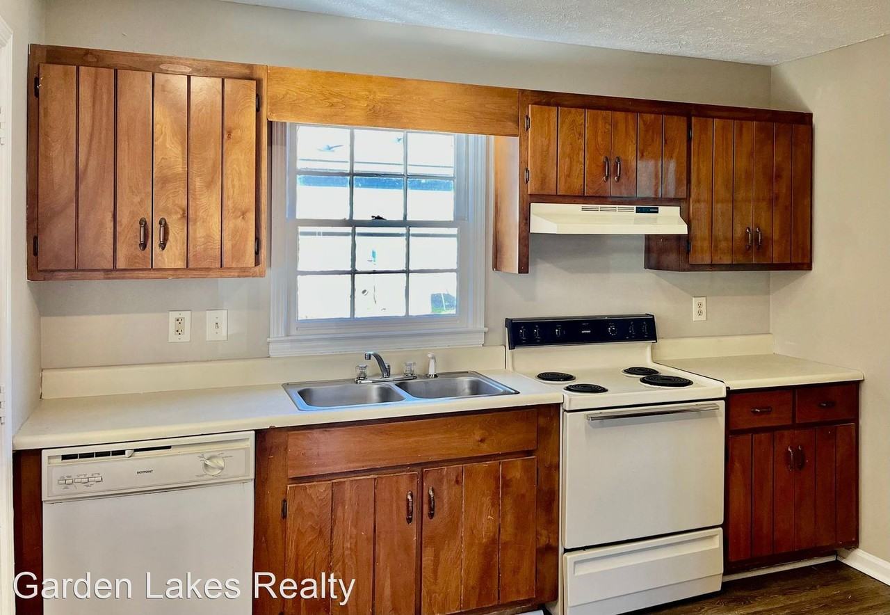 200 Hennon Drive - Photo 3 of 8