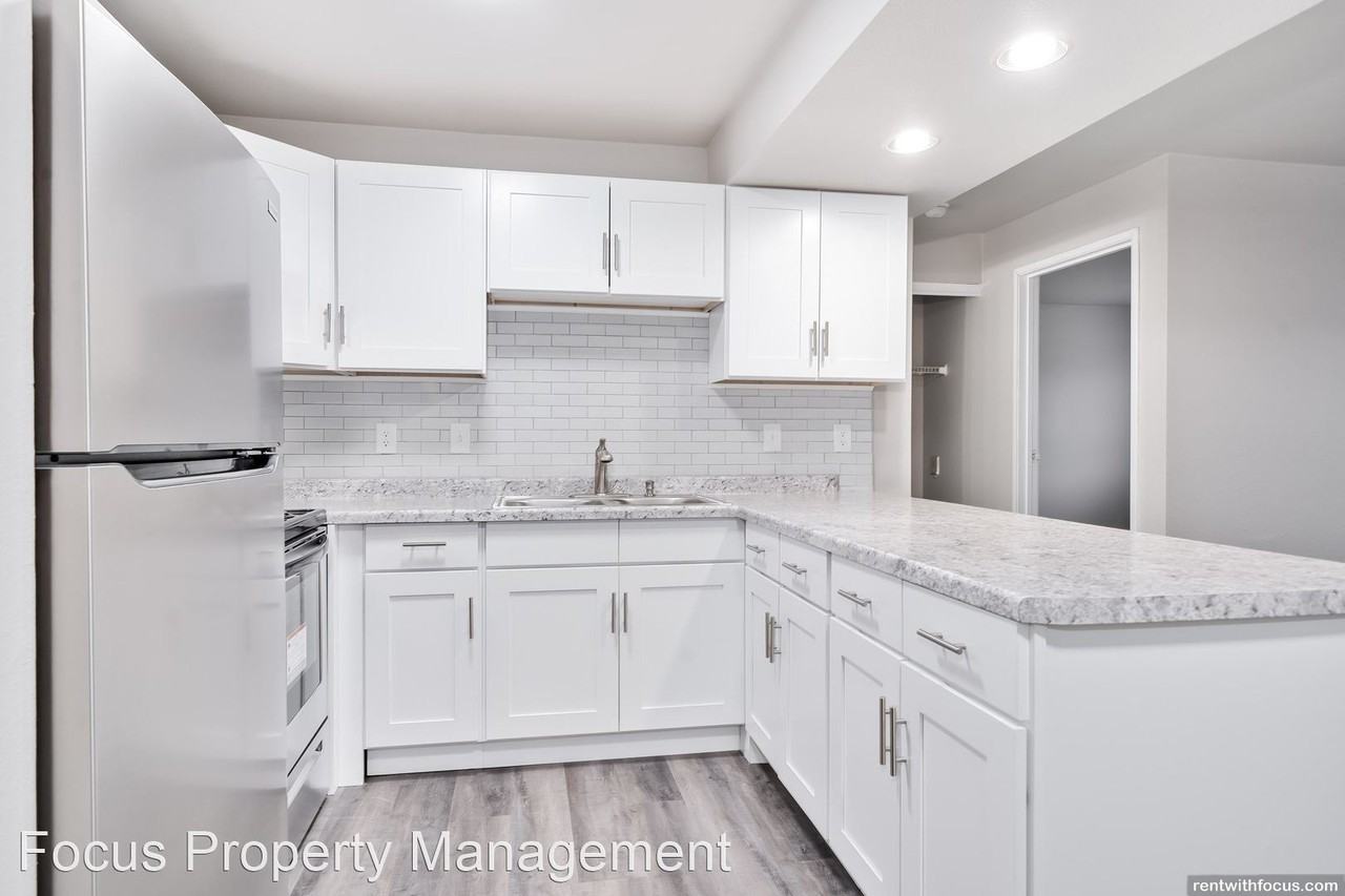 211, 215, 219 Southtowne Dr. Apartments in South Milwaukee, WI 53172 Zumper