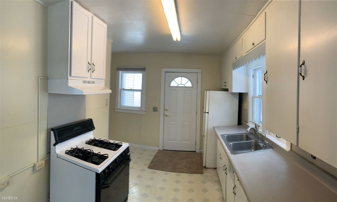 523 Lydia St Ne - Photo 2 of 11