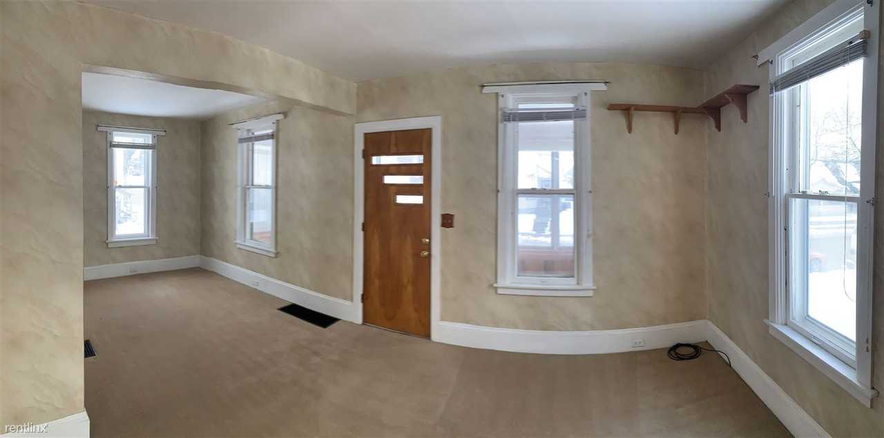 523 Lydia St Ne - Photo 3 of 11