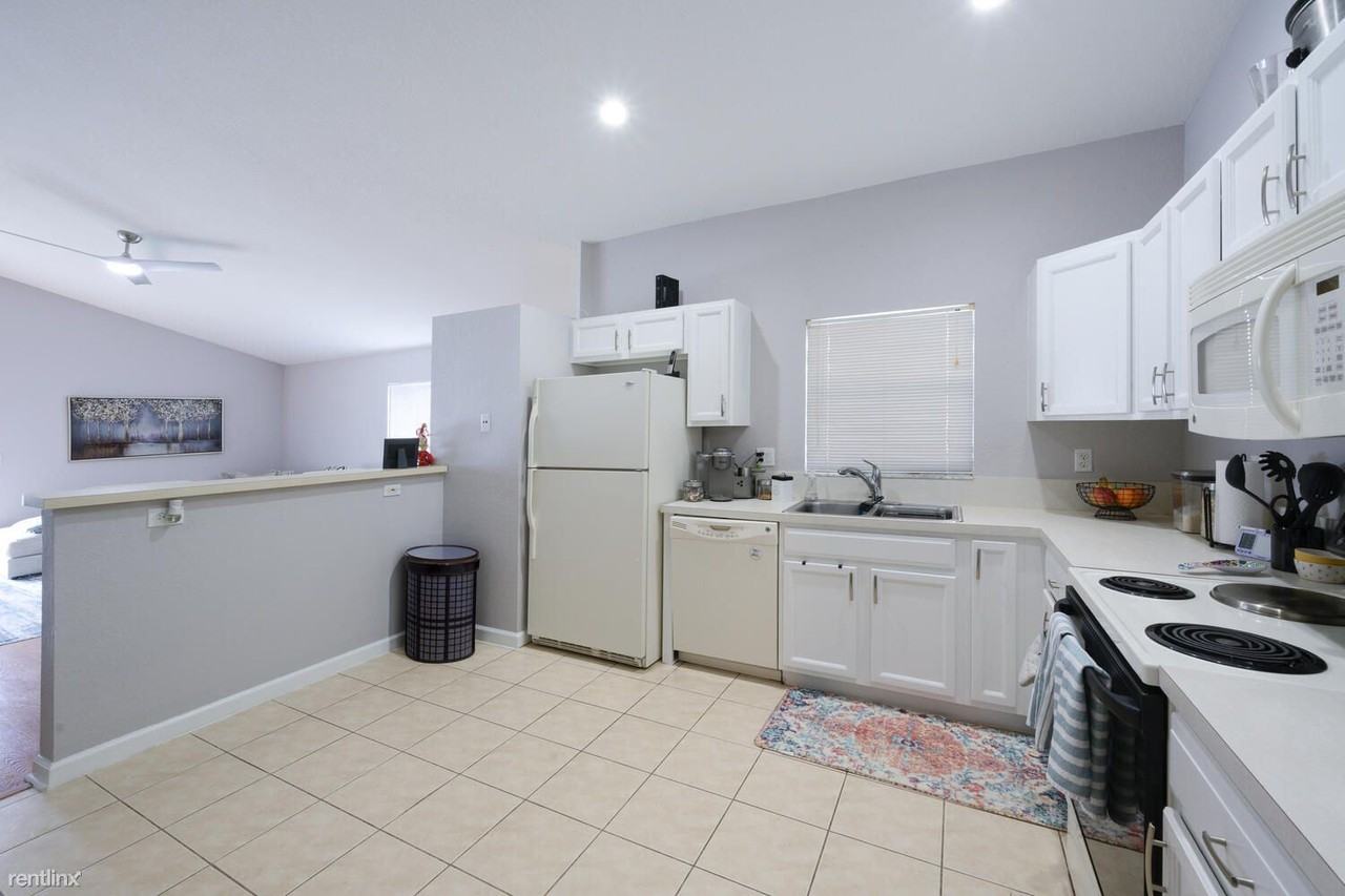 131 Pennock Landing Cir - Photo 2 of 13