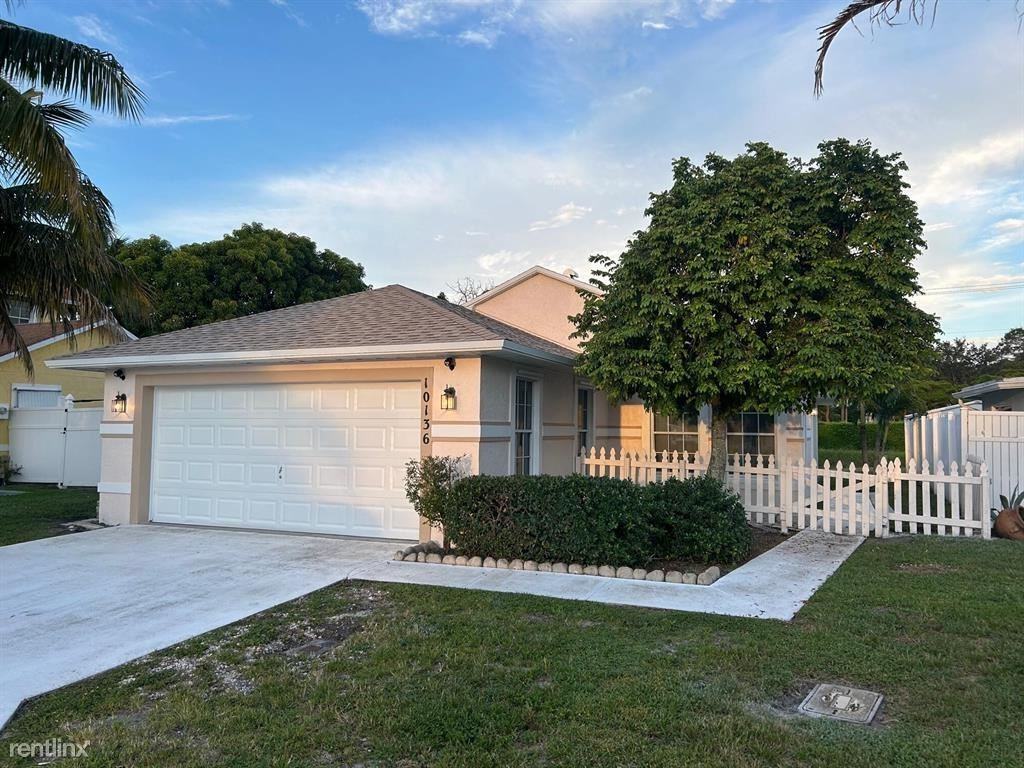 10136 Boynton Place Cir - Photo 2 of 10