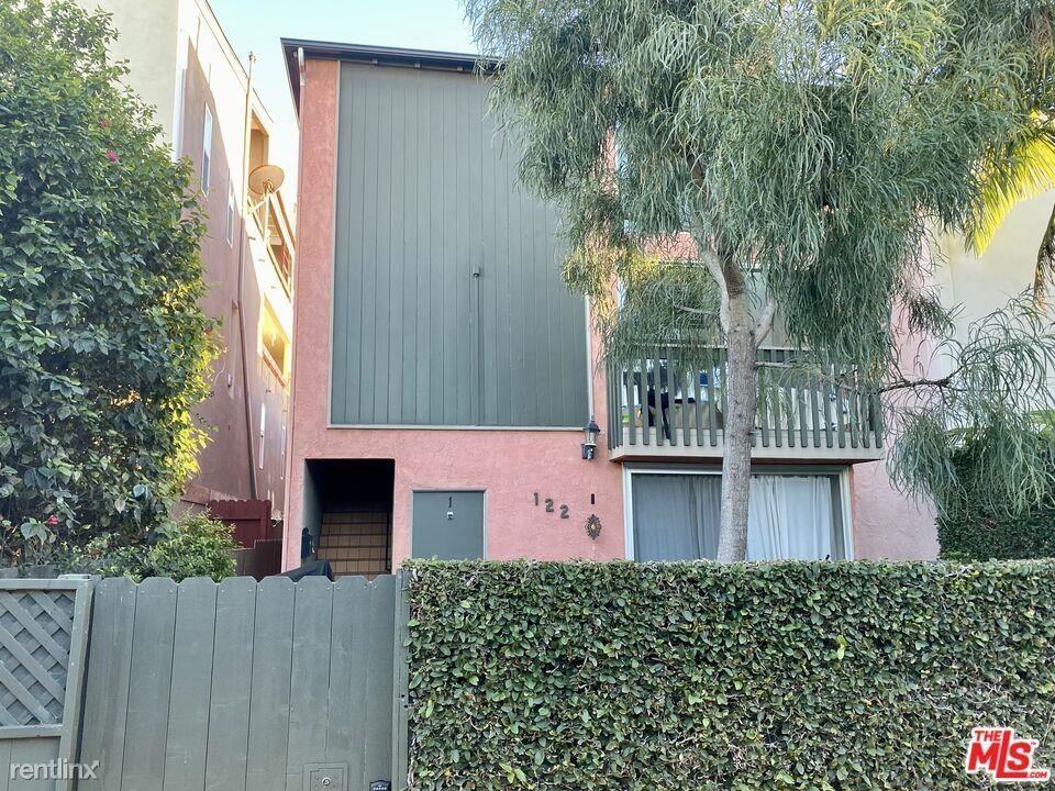 122 Buccaneer St #1 - Photo 3 of 10