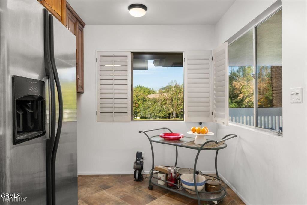 945 S Orange Grove Blvd #E - Photo 3 of 14