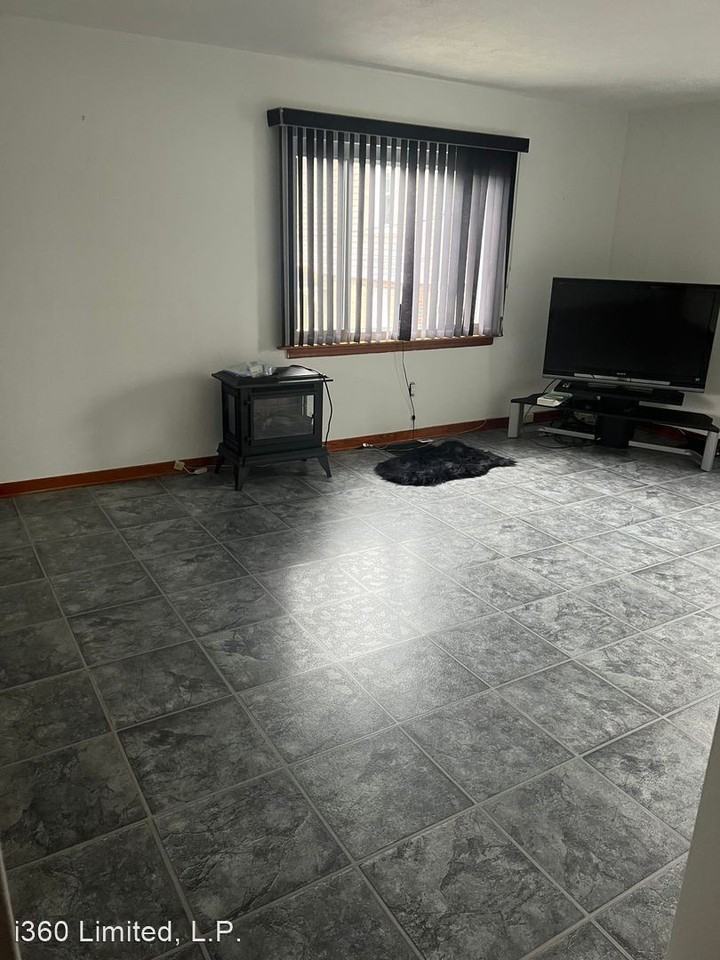 139 Plainfield Ave - Photo 2 of 16