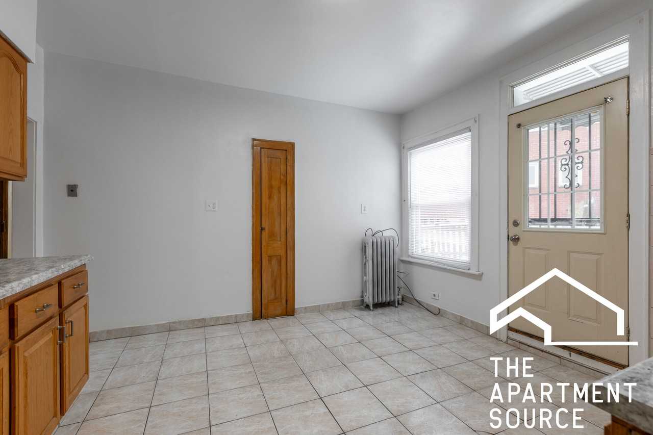 4921 W Berteau Ave #2 - Photo 4 of 14