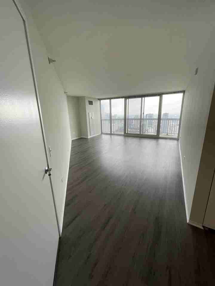 540 N State St - Photo 3 of 25