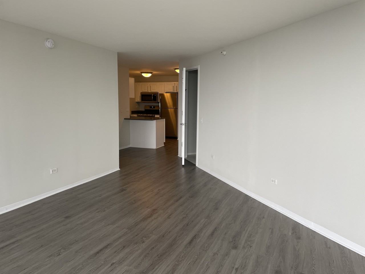 540 N State St - Photo 4 of 25