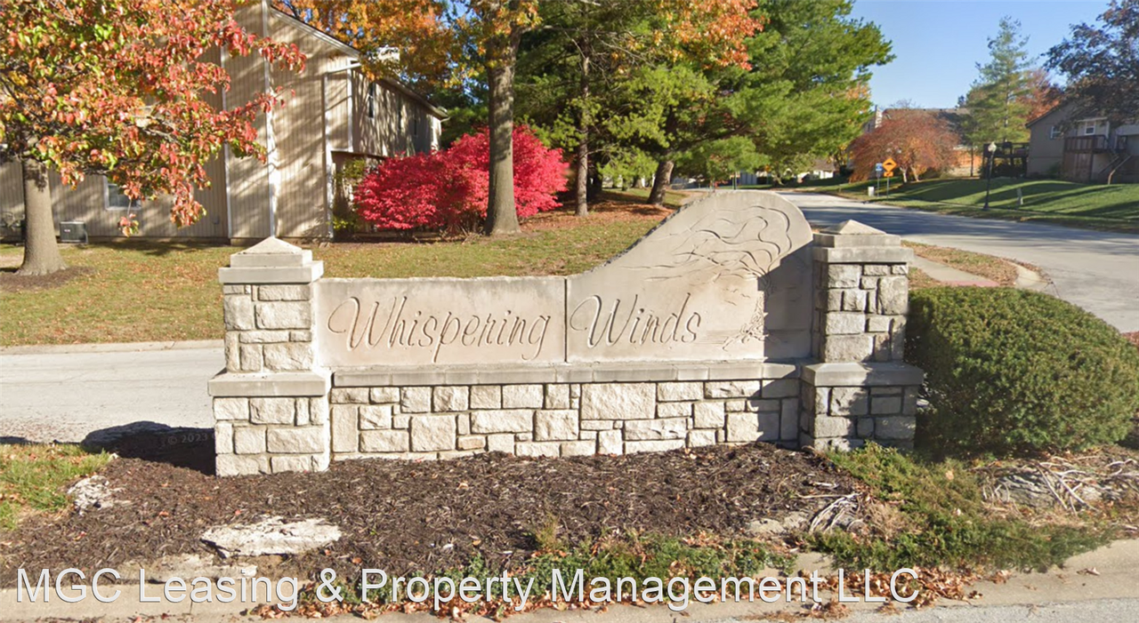 1005 NE Whispering Winds Cir - Photo 2 of 17