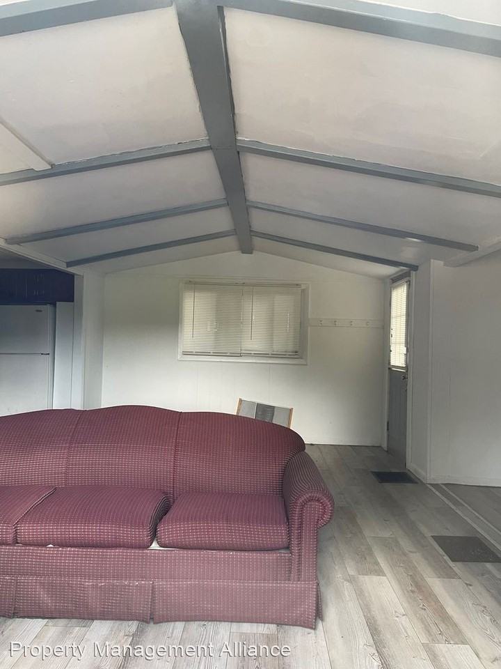 71 W Utica St - Photo 3 of 4