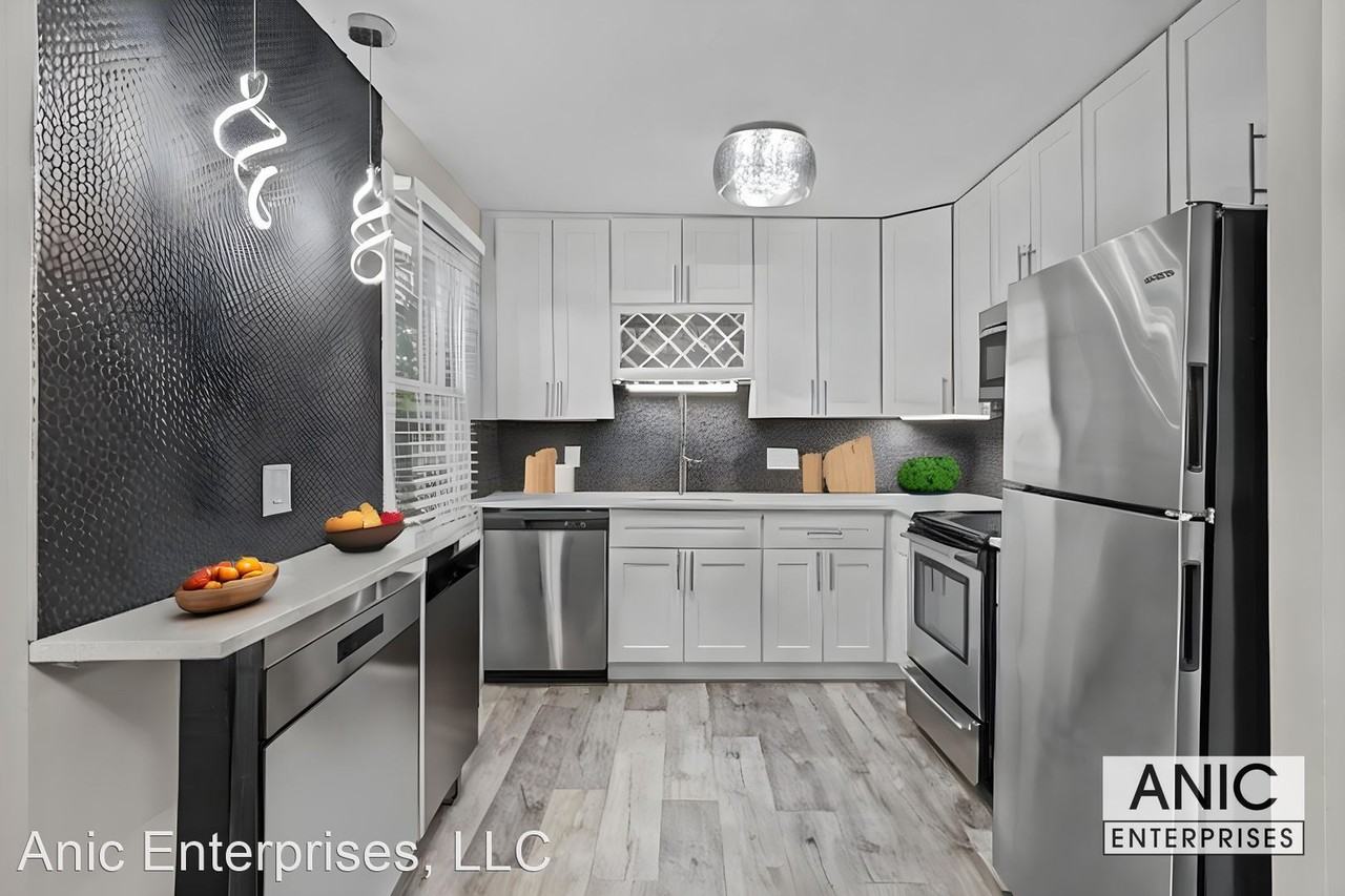 341 West Pacific - Photo 2 of 12