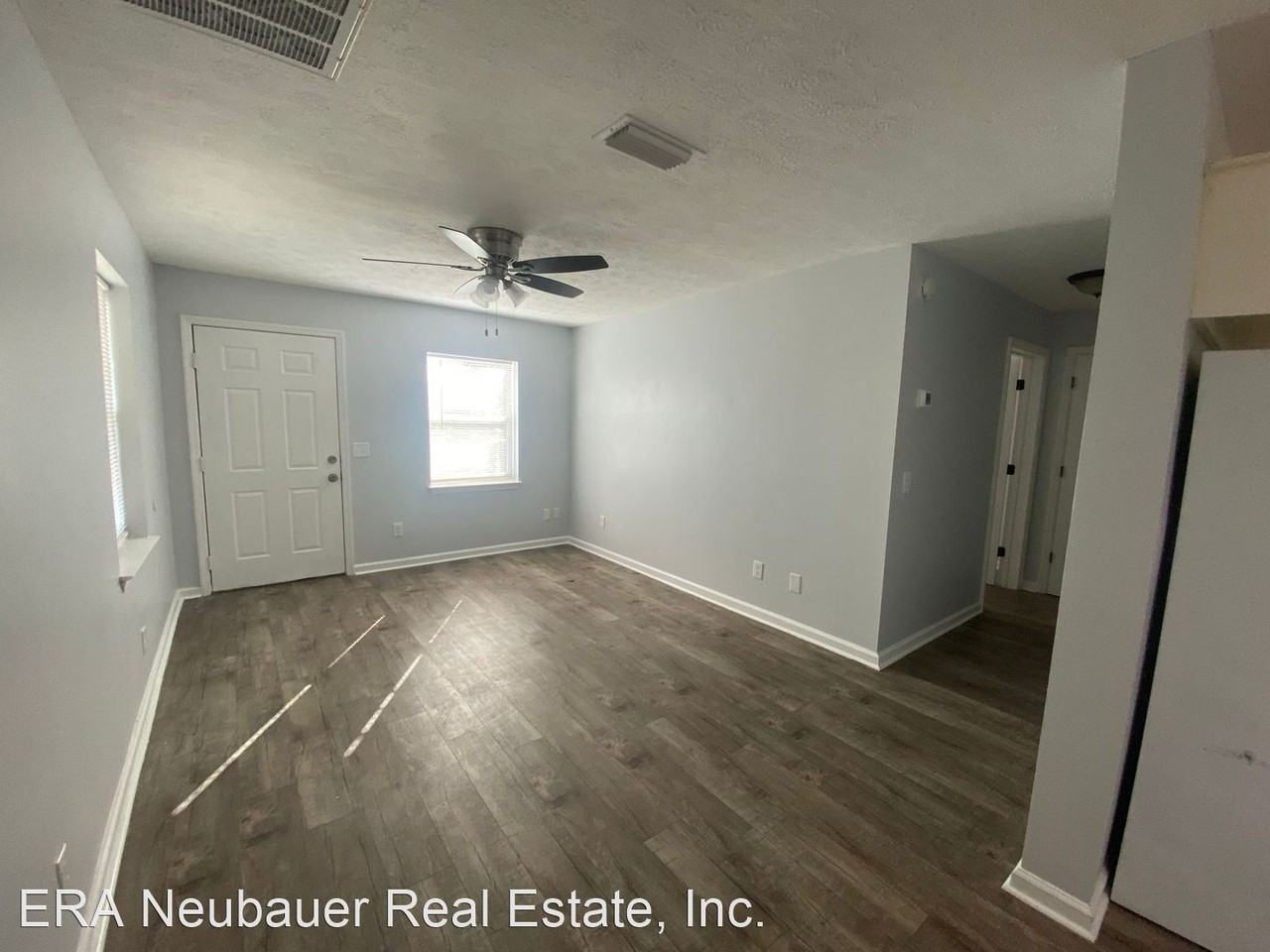 4905/4907 Lake Drive - Photo 3 of 10