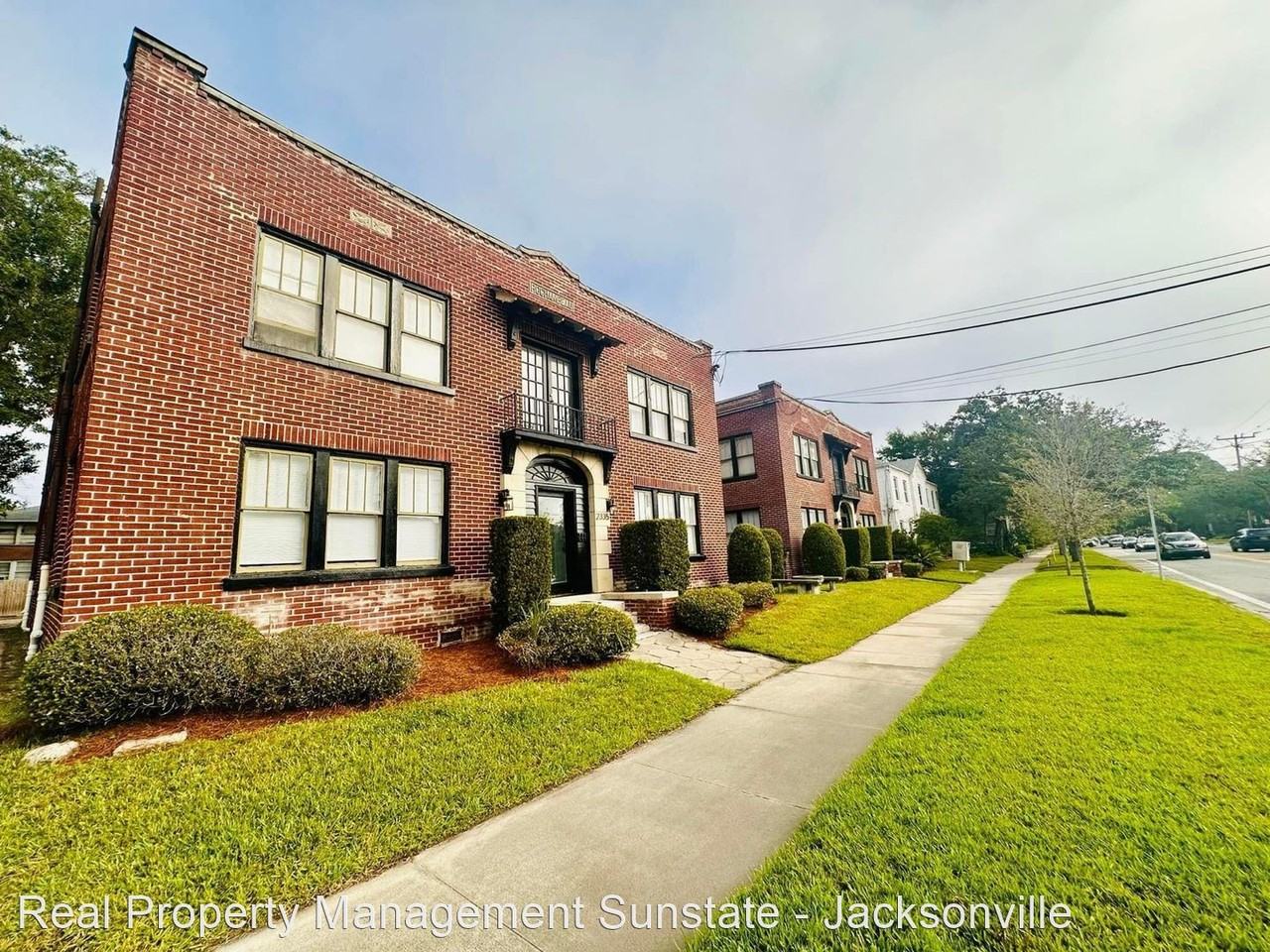 Discover Riverside Luxury: Where History Meets Modern Comfort - Photo 2 of 3