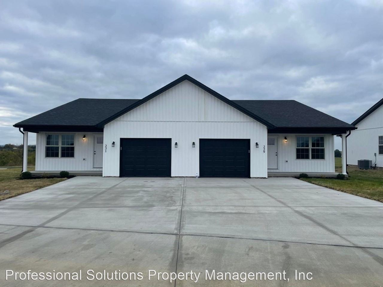 316/318 Winding Branch Drive - Photo 2 of 16