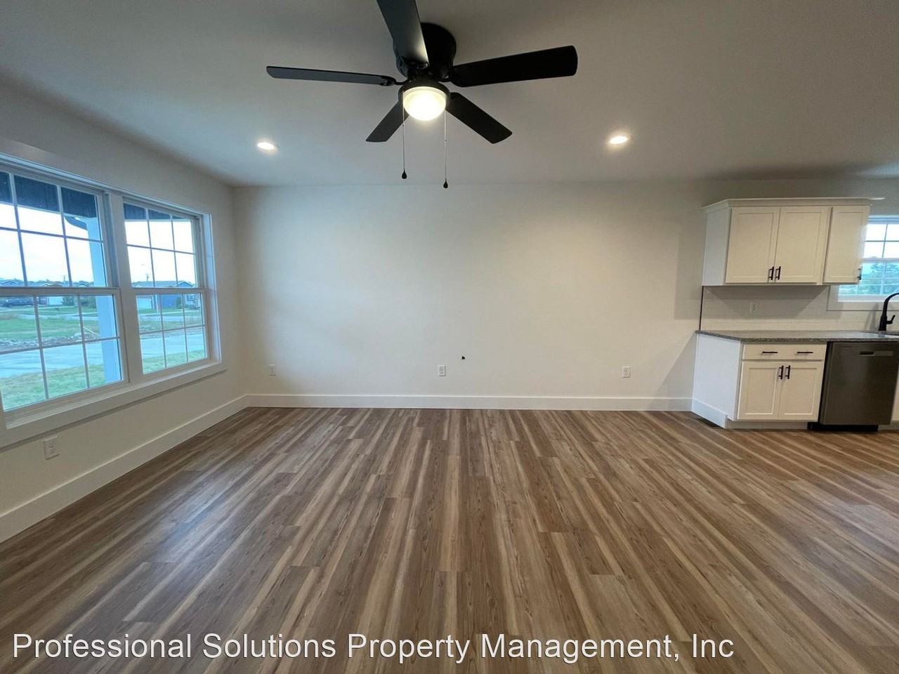 316/318 Winding Branch Drive - Photo 3 of 16