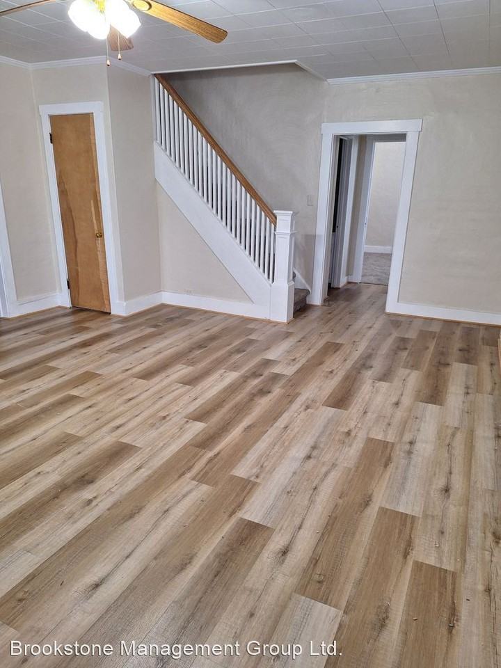 279 W 4th St - Photo 3 of 19