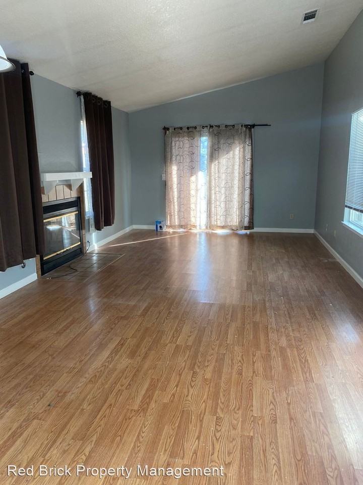 1610 Central Ave - Photo 3 of 11
