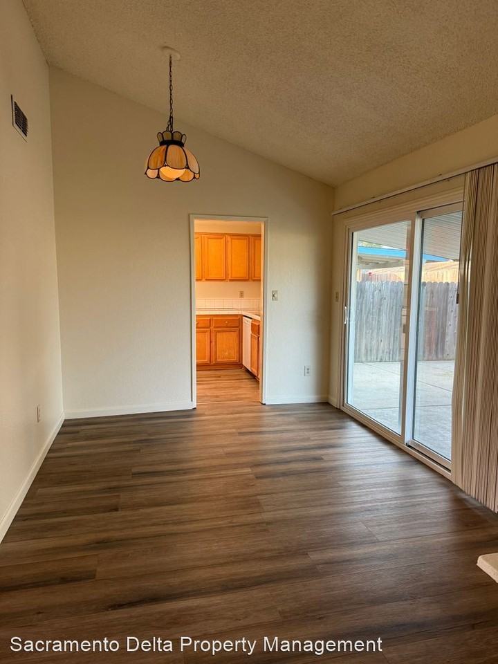 1218 Glenbrook Ave - Photo 3 of 14